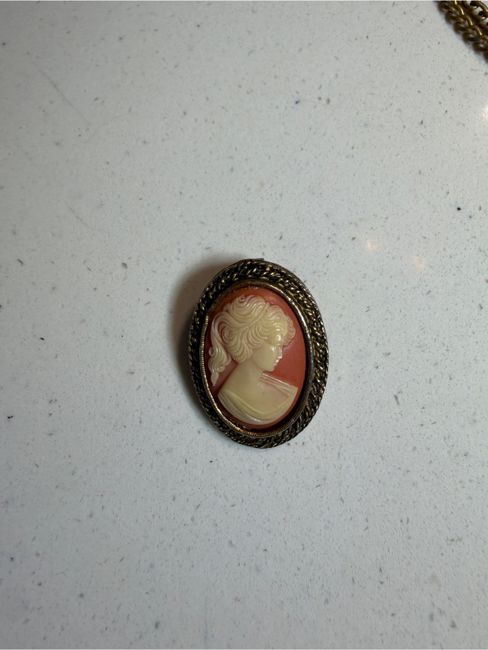 Vintage Gold-Tone PERI Cameo Brooch that Can Also Function as a Pendant